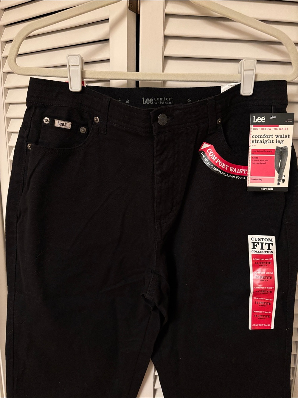 Lee women’s comfort waist straight leg size 14 P brand new with tags.